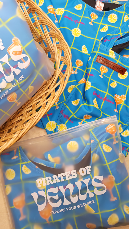 Packaging zip γυναικείου μπικίνι Bessie Aperolling με  μακρύ μανίκι, καρό print με λεπτομέρειες ζωγραφισμένες  στο χέρι λεμόνια και ποτήρια Aperol Spritz 