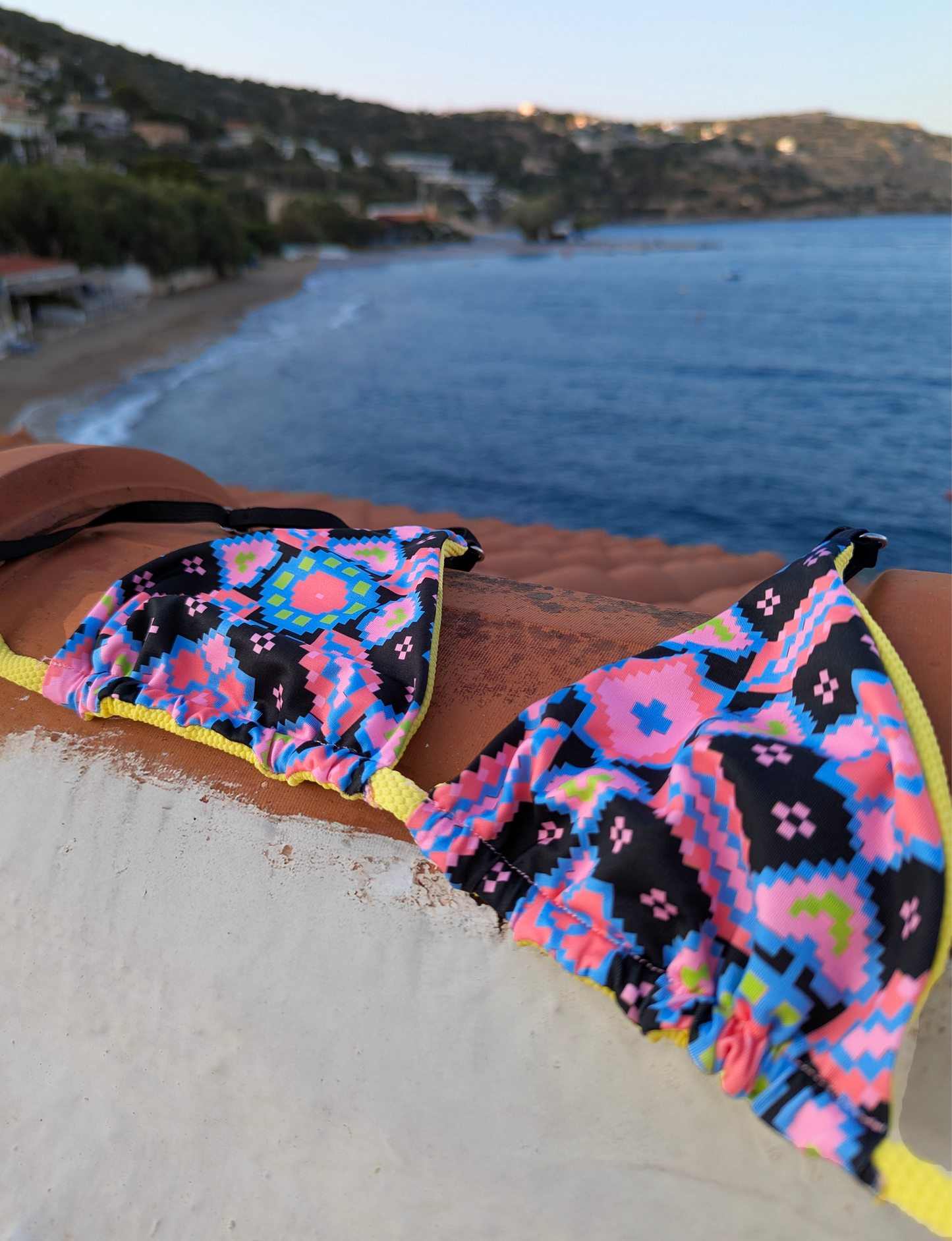 Μαγιό διπλής όψης Jessica Kaleidoscope – top πλευράς με γεωμετρικά και  πολύχρωμα σχέδια 
