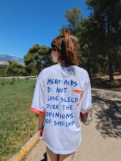 Πίσω όψη λευκού γυναικείου oversize T-shirt από βαμβάκι με σχέδιο Mermaid Do Not Lose Sleep