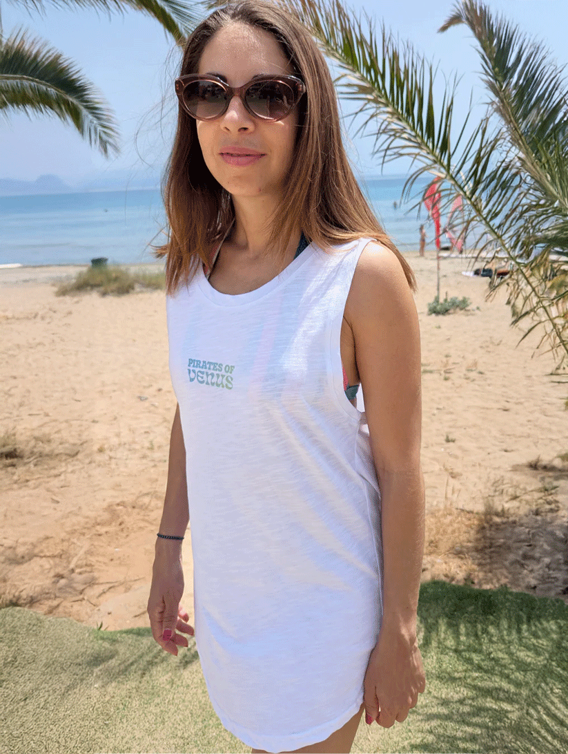Μπροστινή όψη λευκού αμάνικου βαμβακερού T-shirt P.o.V  με το λογότυπο της εταιρείας Pirates of Venus
