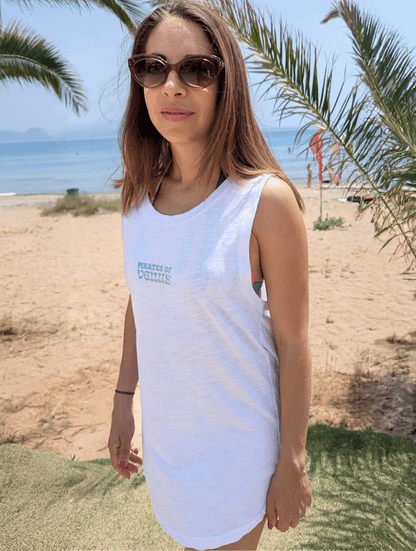 Μπροστινή όψη λευκού αμάνικου βαμβακερού T-shirt P.o.V  με το λογότυπο της εταιρείας Pirates of Venus
